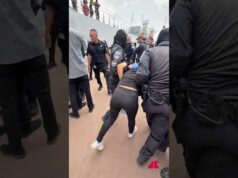 Ben Gvir tra gli attivisti della Flotilla detenuti e inginocchiati: “Benvenuti in Israele”