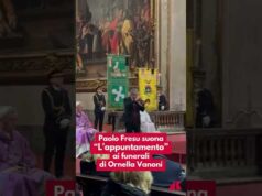 Paolo Fresu suona “L’appuntamento” ai funerali di Ornella Vanoni
