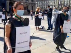 La protesta degli infermieri in piazza Castello – VIDEO
