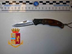 Algerino irregolare accoltella marocchino coltello