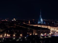 Movida, la rabbia dei locali ‘così comprano da abusivi e usano i dehors’