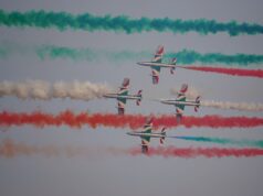 Frecce Tricolori su Cuneo per raduno Bersaglieri
