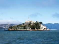 Tunnel scavati col cucchiaio e acqua gelida: 58 anni fa la “Fuga da Alcatraz”