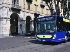 Nichelino, marocchino tenta di distruggere il bus e scappare bus gtt autobus torino
