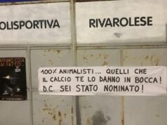 Uccise riccio a calci, striscione contro il 14enne a Rivarolo