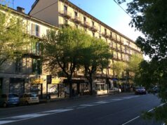 Corso Belgio, pestato a calci e pugni in coda dal tabaccaio