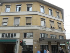 Picchia e accoltella l’ex, la porta al Maria Vittoria e poi scappa Ospedale Maria Vittoria