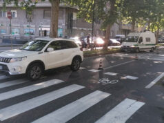 Piazza Rivoli, investita ragazza sul monopattino