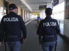 Lieto fine: non scende dal treno ad Ancona, la polizia salva anziano a Torino polfer