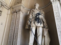 Stop alle violenze, Trump ’10 anni di carcere per chi distrugge statue’