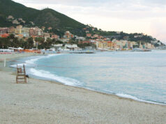 Travolta in spiaggia da un camioncino, in coma una donna di Ivrea