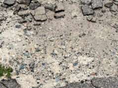 Borgo Vittoria, asfalto colabrodo in via Lorenzini