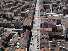 Barriera, ragazza si butta dal balcone, è grave