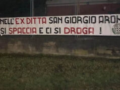 Striscione di C***Pound contro lo spaccio in Borgo Vittoria