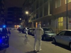 Mirafiori, uccide i genitori fermato in strada con le mani sporche di sangue
