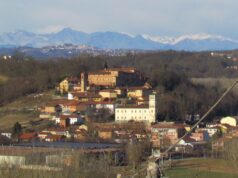 Tragedia a Monale (Asti), giovane madre di 4 figli precipita dal balcone