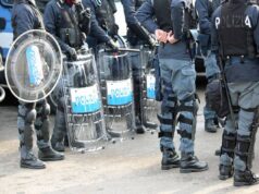 NoTav, lancio di bombe carta ferito un agente