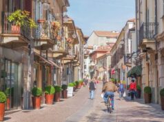 Rivoli, vandalizzata segnaletica verticale in piazza Matteotti