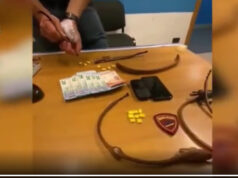 Barriera, senegalese nascondeva droga in amuleto portafortuna – VIDEO