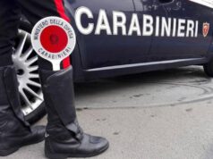 Era fuori dal suo Comune: fugge ai carabinieri e li sperona posto di blocco carabinieri