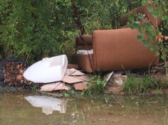 Rifiuti abusivi a Collegno, l’ira della Lega