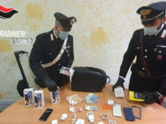 8Gallery, gabonese (irregolare) sfrecciava con monopattino rubato. Nello zaino trovati… – VIDEO Chivasso Droga spaccio