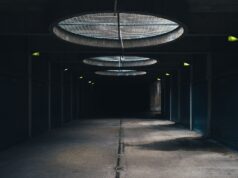 Orbassano, 17enne tenta stupro in garage. Poi cerca di strangolarla