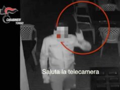 Saluto finale alla telecamera dopo il furto, preso il ladro seriale