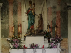 Raid in cappella ottocentesca, tentato incendio