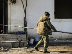 Armenia, fuoco alle proprie case ‘non le lasceremo ai turchi’ e inizia l’esodo