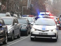 Armenia, manifestanti verso il Parlamento