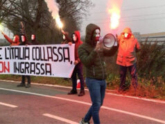 Amazon, ‘Mascherine Tricolori’ manifestano a Torrazza (TO)