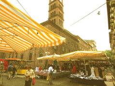 Carta igienica sui banchi chiusi, la protesta al mercato della Crocetta