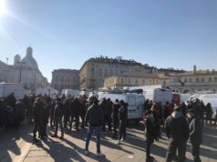 Porta Palazzo, la protesta degli ambulanti: ‘vogliamo gli aiuti promessi’ porta palazzo protesta ambulanti