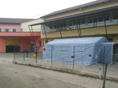 Carmagnola, drogato rompe vetrate del Covid Hospital ‘voglio essere visitato’ Carmagnola Covid Hospital