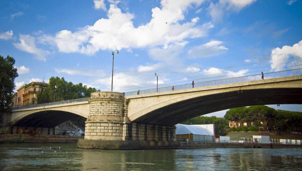 Tevere Roma suicidio