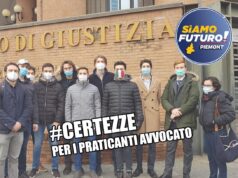 Esame per praticanti avvocati, presidio davanti al Tribunale di Torino