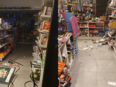 Orbassano, ladri sfasciano la libreria. 60 euro il ‘bottino’ mondadori point orbassano