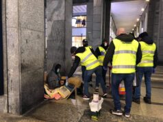 Nella notte pasti caldi ai senzatetto di Torino, iniziativa di volontariato F451 pasto ai senzatetto torino