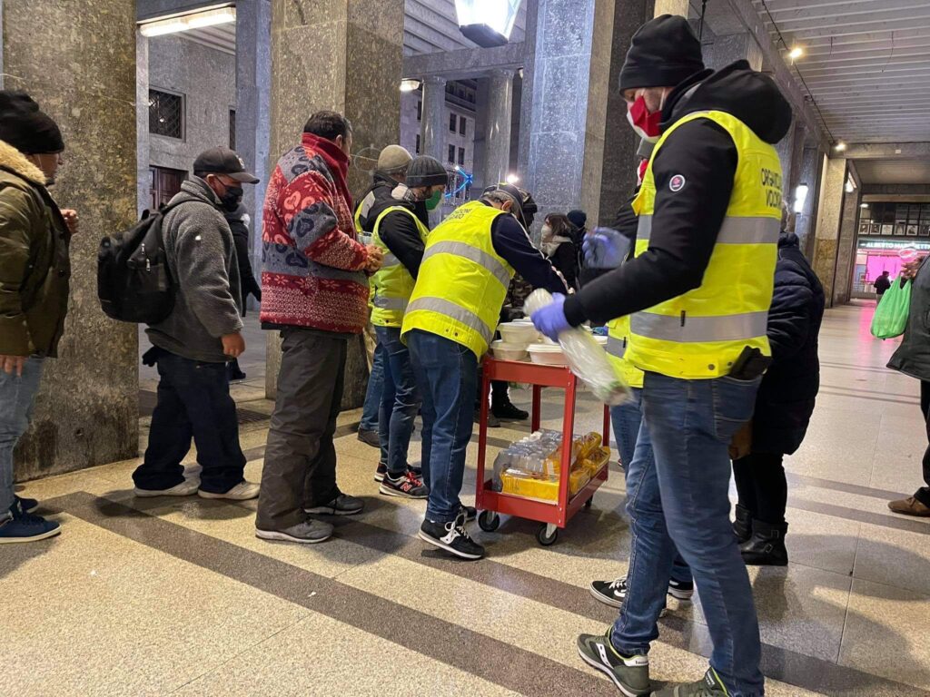 pasto ai senzatetto torino