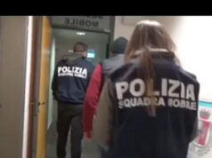 Il prof di filosofia molestava le studentesse, denunciato e interdetto