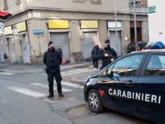 Ubriaco, con droga e senza patente scappa e causa due incidenti carabinieri torino