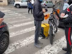Zona Vanchiglia, rider picchiato e derubato. 2 arresti rider
