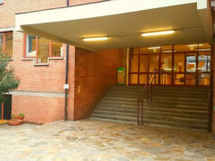 Scuola Media Saba, beccato a rubare si lancia dalla finestra. E’ grave scuola media saba