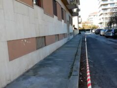 Cade cemento da un palazzo, grave una 43enne: portava la figlia scuola via giacosa cuneo