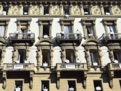 Flash mob dei commercianti sotto la sede Ascom: “Adesso basta!” ascom flash mob