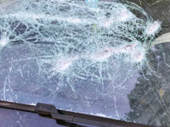 Corso Appio Claudio, rumeno ubriaco danneggia le auto auto vetro rotto