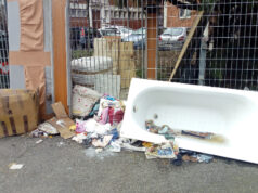 Via Pirano, spunta una ‘discarica’ abusiva nel giardino condominiale discarica via pirano
