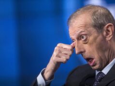 Tentato Furto al Duty Free: Fassino Offre 500 Euro per Risarcire piero fassino