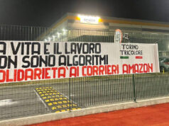 Solidarietà bipartisan ai corrieri Amazon in protesta amazon corrieri torino tricolore